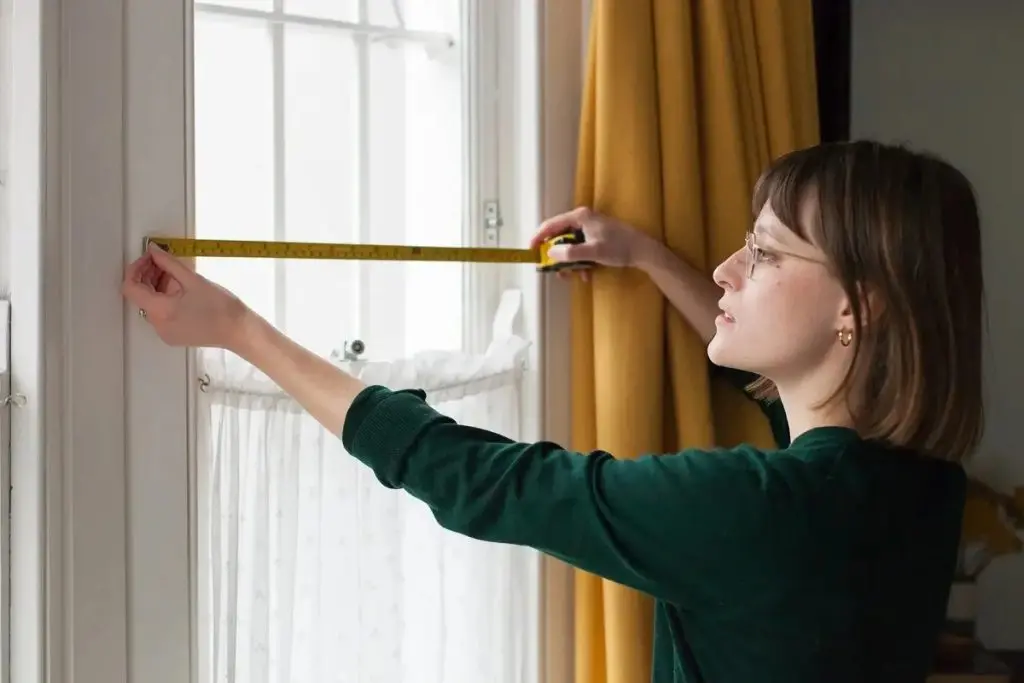 How to Measure Curtains for a Dubai Apartment (Step-by-Step)