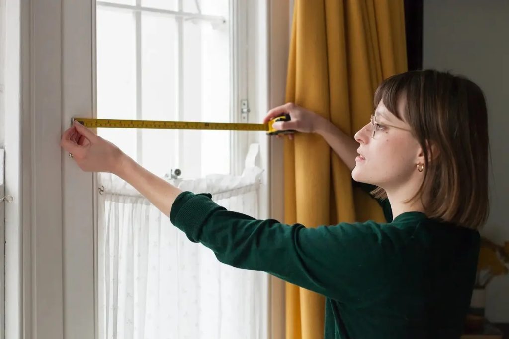 How to Measure Curtains for a Dubai Apartment (Step-by-Step)